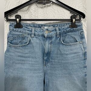 Zara EUC high rise mom jeans size 6